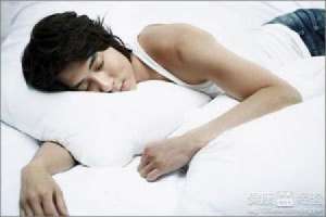 趴着睡对男性生殖健康的危害